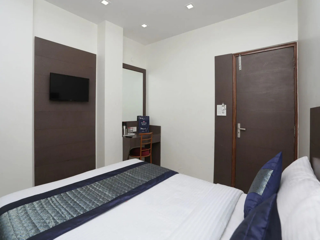 OYO 12519 Hotel Sun Palace