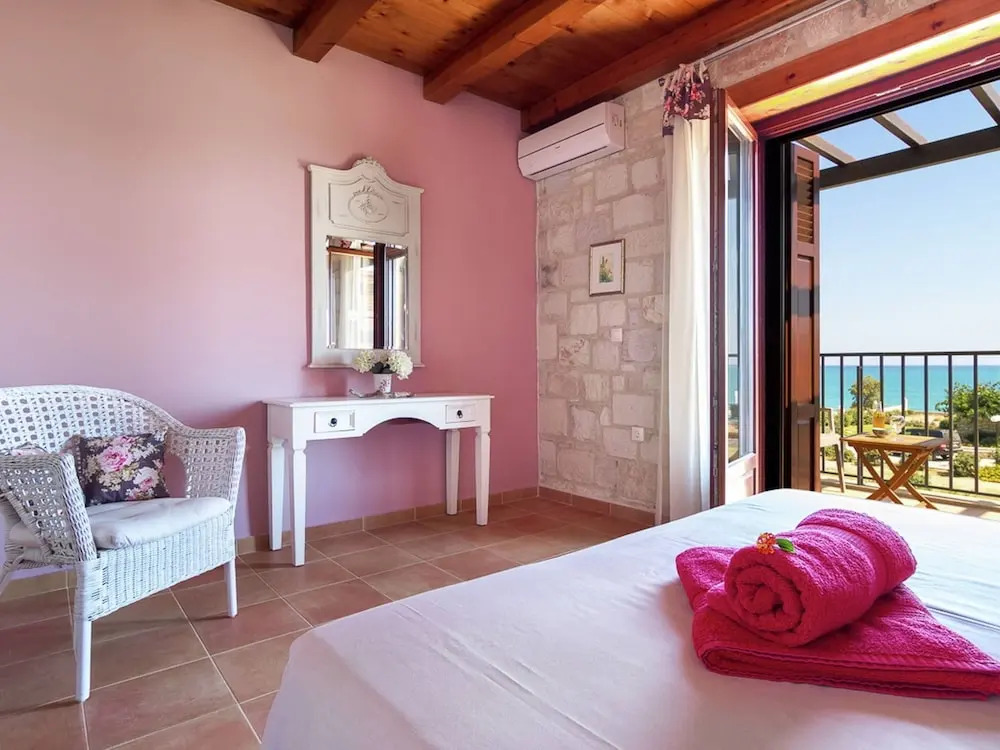 Villa in Kamisiana With Private Pool & Beach