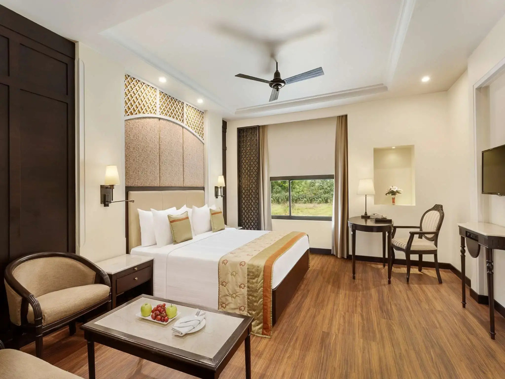 La Place Sarovar Portico