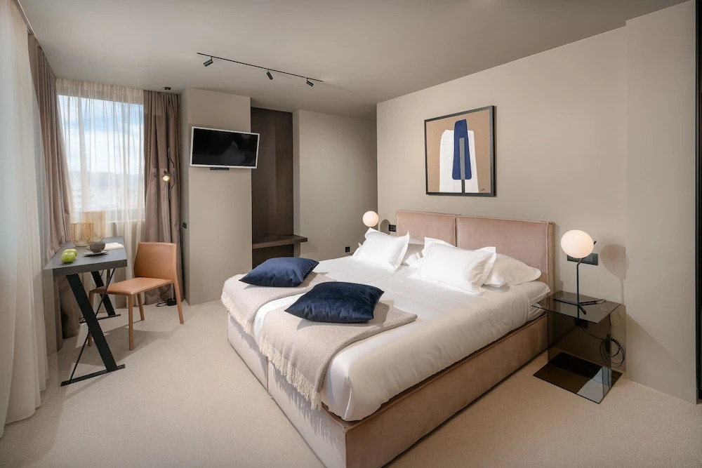 Royal Suites-Sky