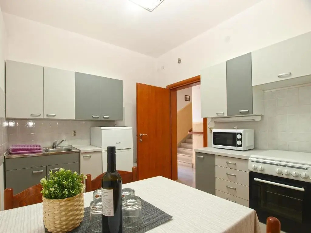 Apartments Biskupije 810