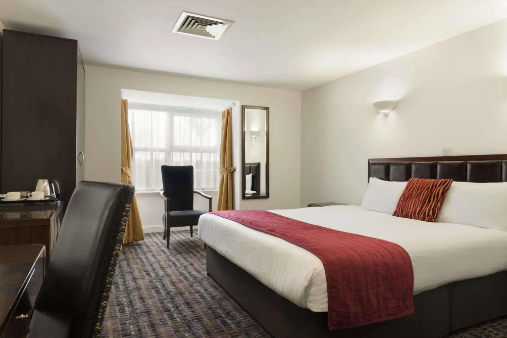 Riverside Hotel