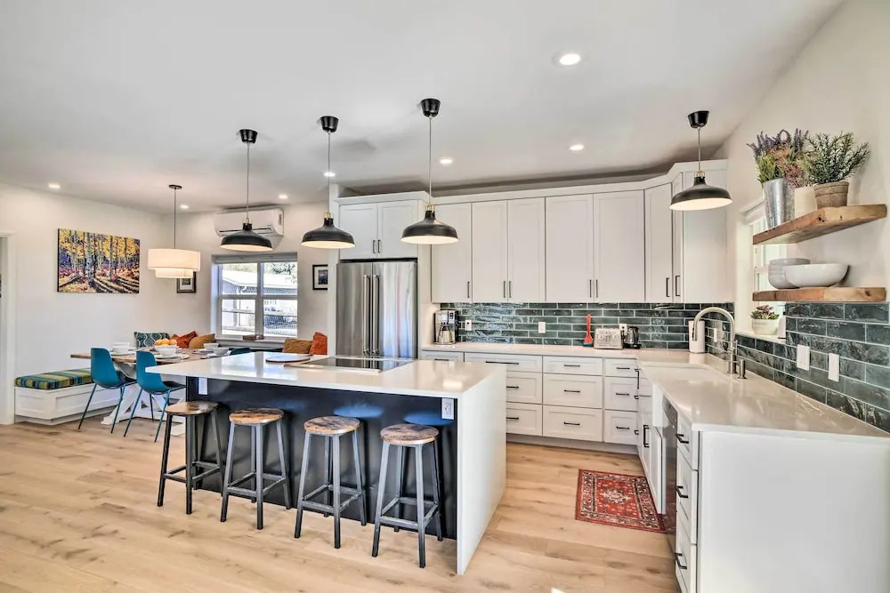 Charming Buena Vista Home w/ Private Hot Tub