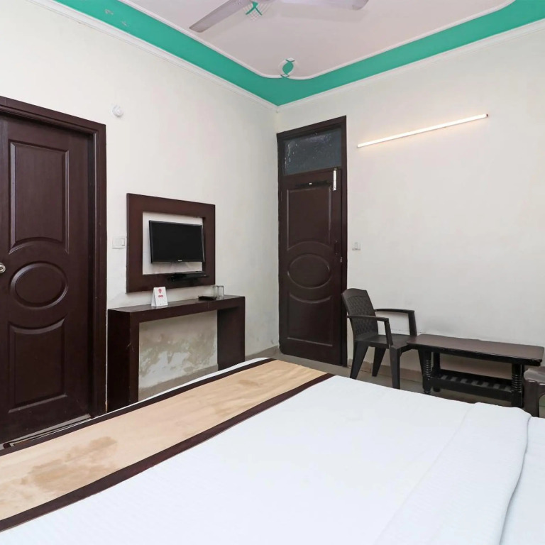 OYO 9726 Hotel Aura Palace Deluxe
