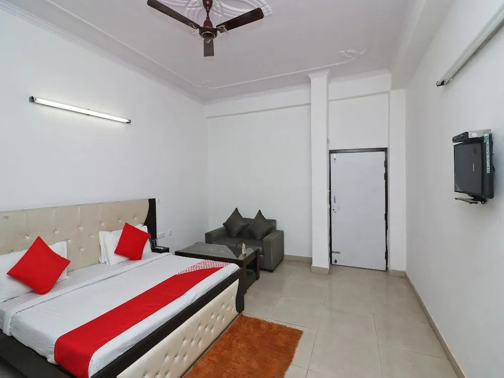 Oyo 14802 Hotel Virus Bistro