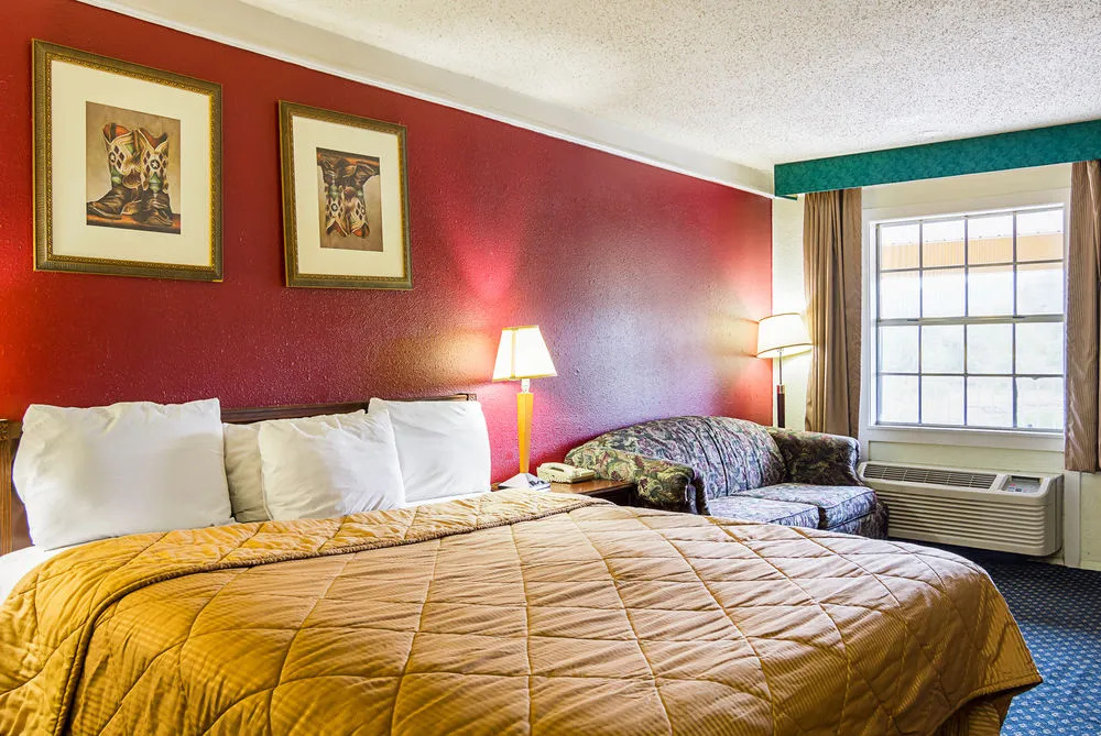 Rodeway Inn & Suites