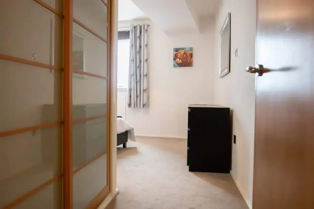 Spacious Flat In Converted Sugar Store