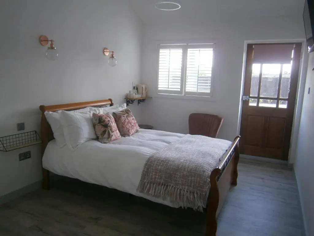 The Crown Lodges