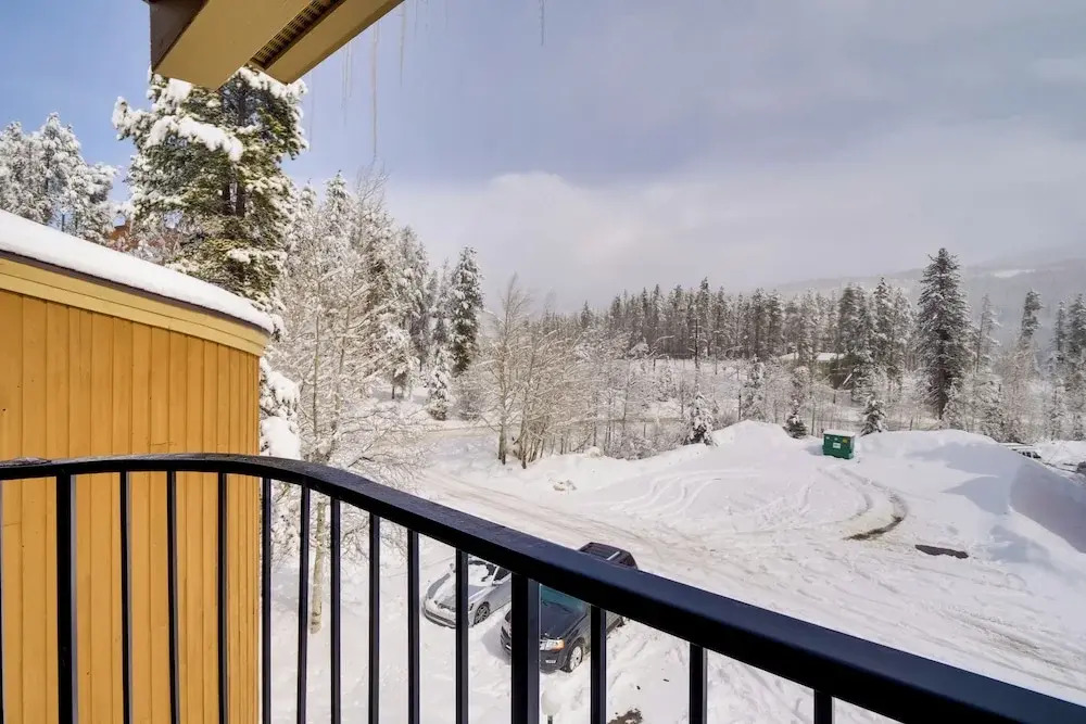 Winter Park Condo w/ Hot Tubs, 4 Mi to Ski Resort!