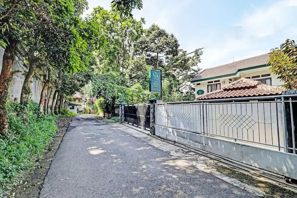 Capital O 92705 Lea Residence Dago Syariah