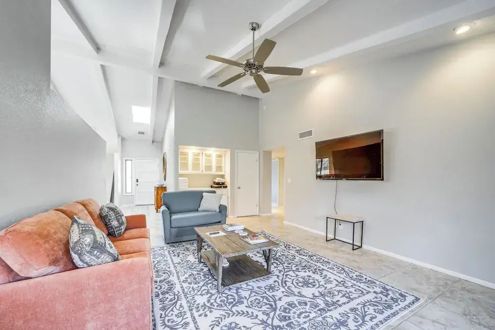 4 Mi to Uptown Sedona: Desert Home w/ Mtn Views!