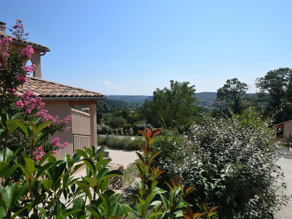 Beautifully located holiday villa with private swimming pool and lovely view!