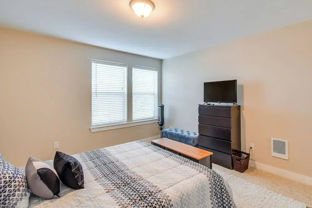 Westport Vacation Rental: Walk to Beach!