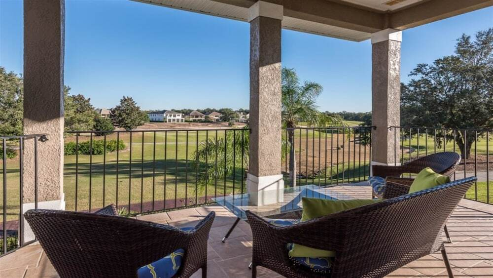A Beautiful 5 bed villa with a pool & spa