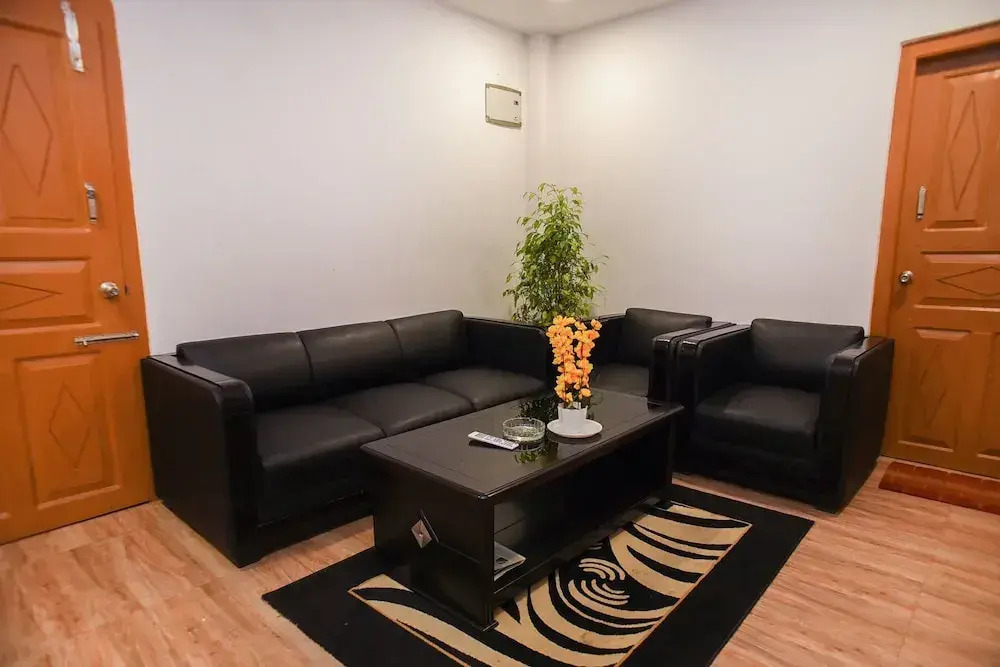 OYO 28824 La Castle Residency