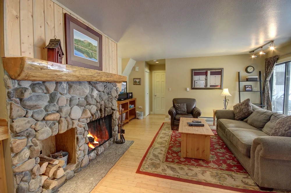 Flying Dutchman 1120 by SummitCove Vacation Lodging