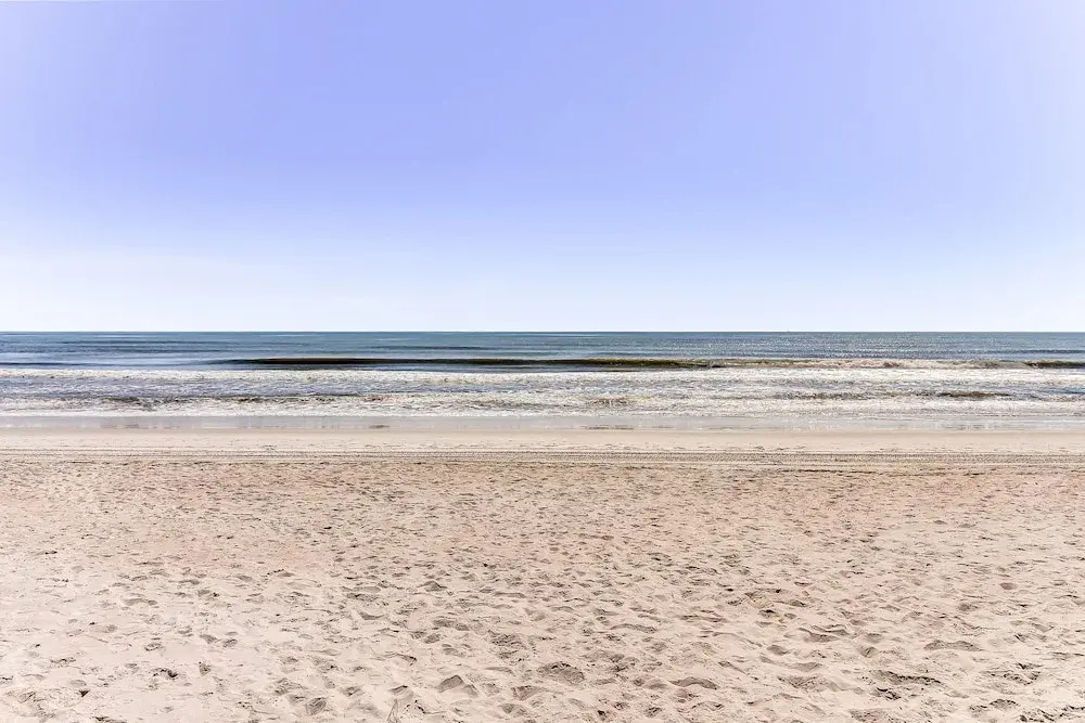 Lovely Oceanfront Townhome W/free Wifi, Central AC, Shared Pool, Private W/D