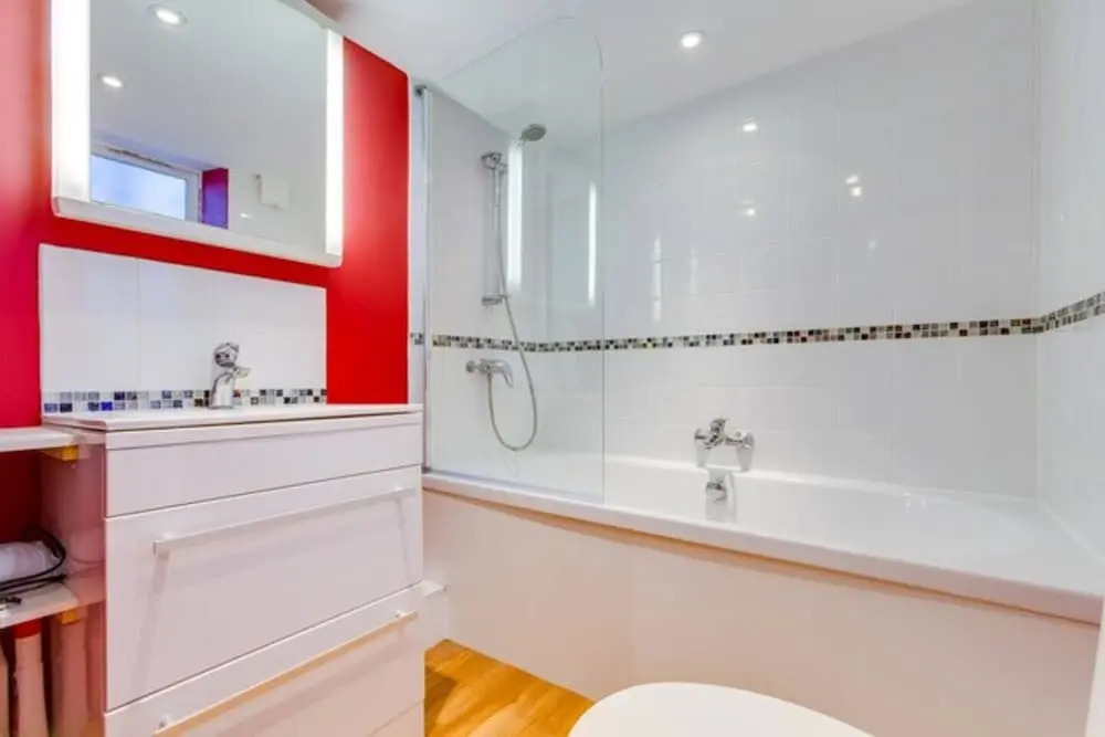 Vivid 2BR apt w/ patio in Pimlico by Victoria st