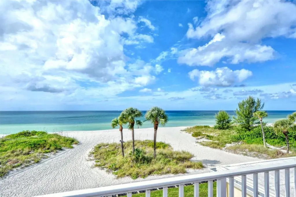 LaPlaya 204D Beach-lovers paradise 200 feet of private beach along the turquoise Gulf of Mexico