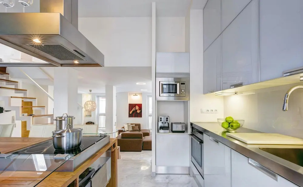 ELEVEN Apartments Real de la Carretería, by Homing U