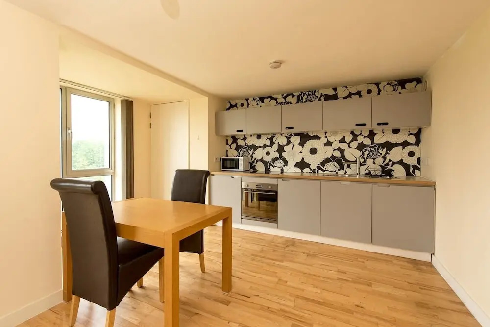 Convenient 1Br Flat Near City Centre
