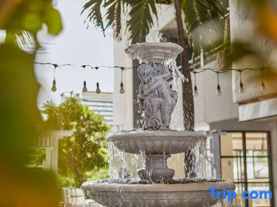 Bansuay Phra Nang Klao Near MRT Phra Nang Klao Bridge