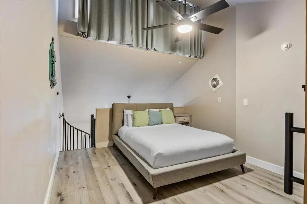 Lakefront Condo Indoor Pool, Sauna, & Pickle Ball