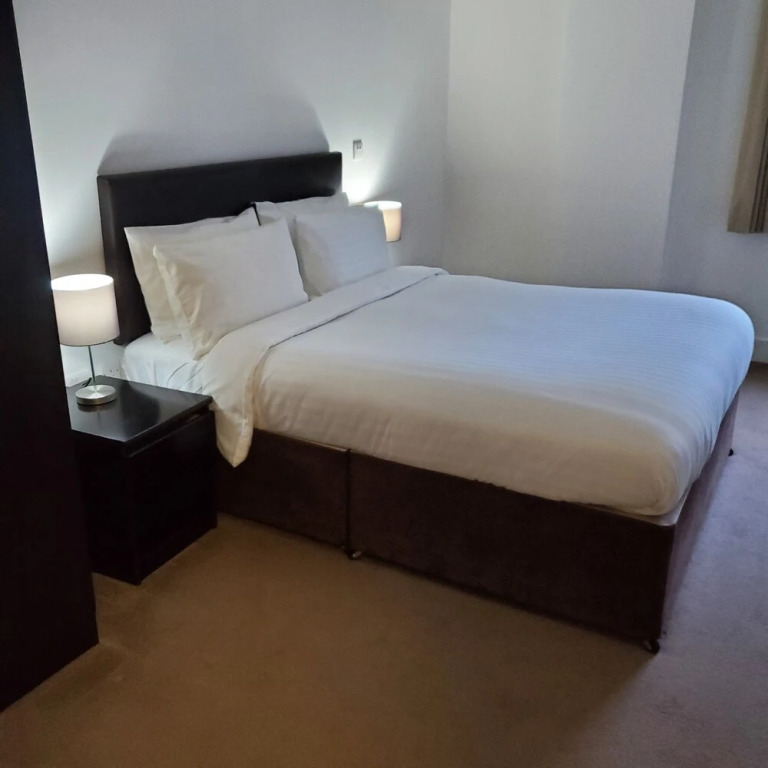 Captivating 2-bed Apartment in Canary Wharf London