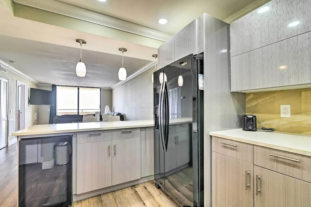Waterfront Condo: Resort Pool, Tennis & Beach
