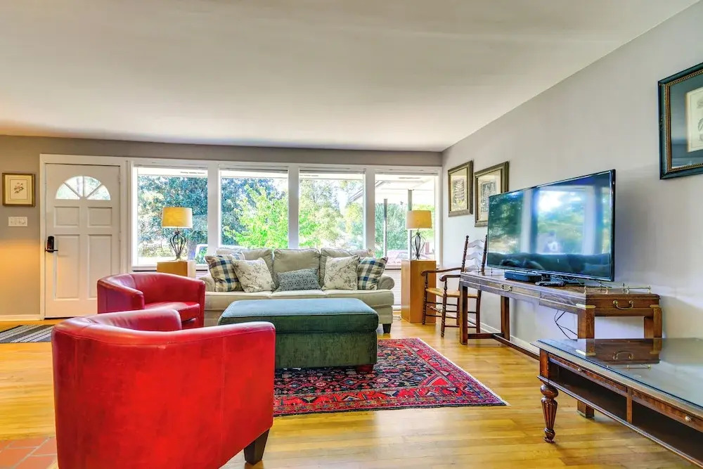 2 Mi to Dtwn Greensboro: Centrally Located Home