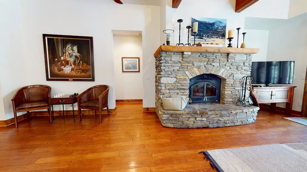 Snowcreek VI The Lodges 1130 Pet-Friendly, Beautiful and Spacious, Garage and Washer Dryer by RedAwning