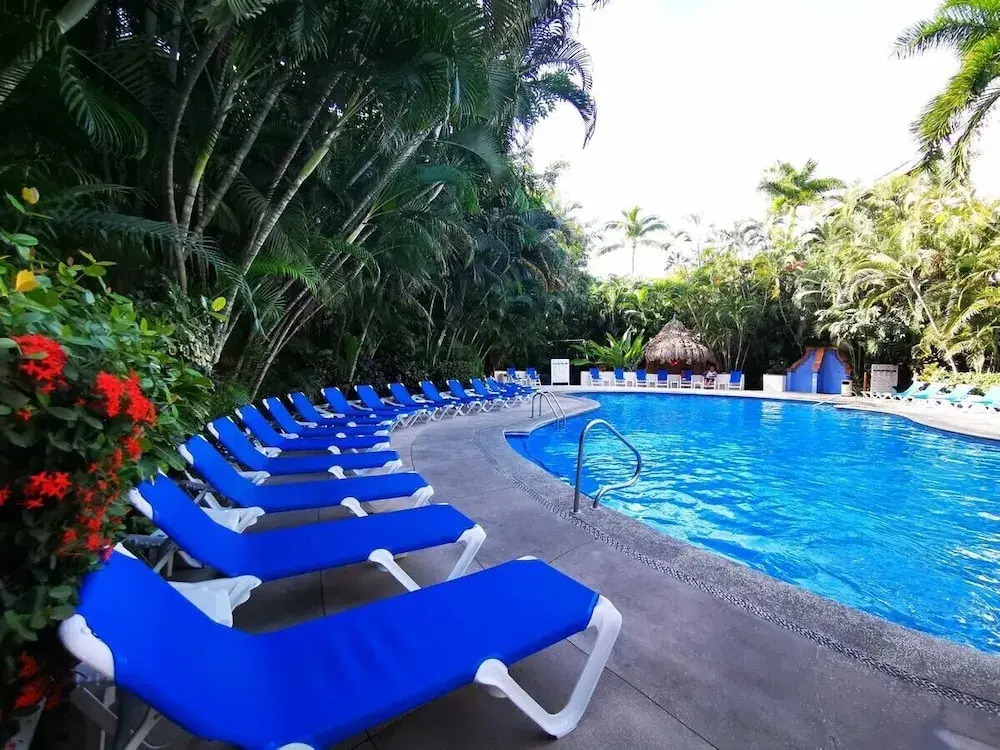 Cozy stay Tropical Vibes near Beach
