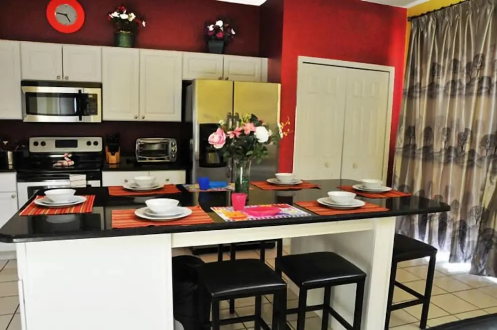 Lake Berkley - 7 Bed 5 Baths Villa