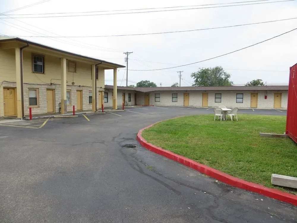 Travel Inn & Suites