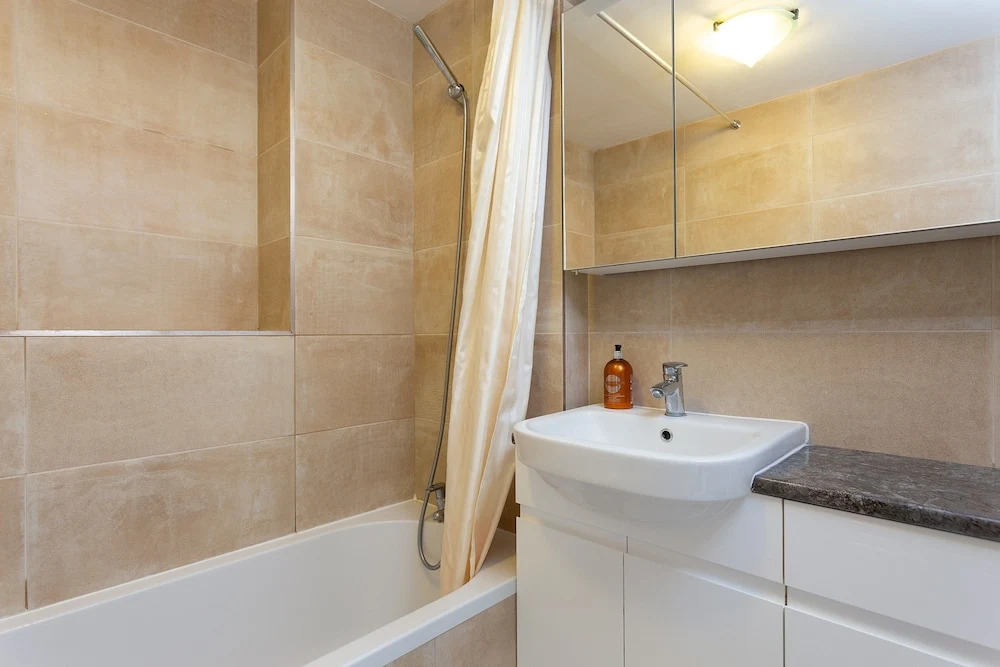 Modern 1 Bedroom Apartment in Shepherds Bush