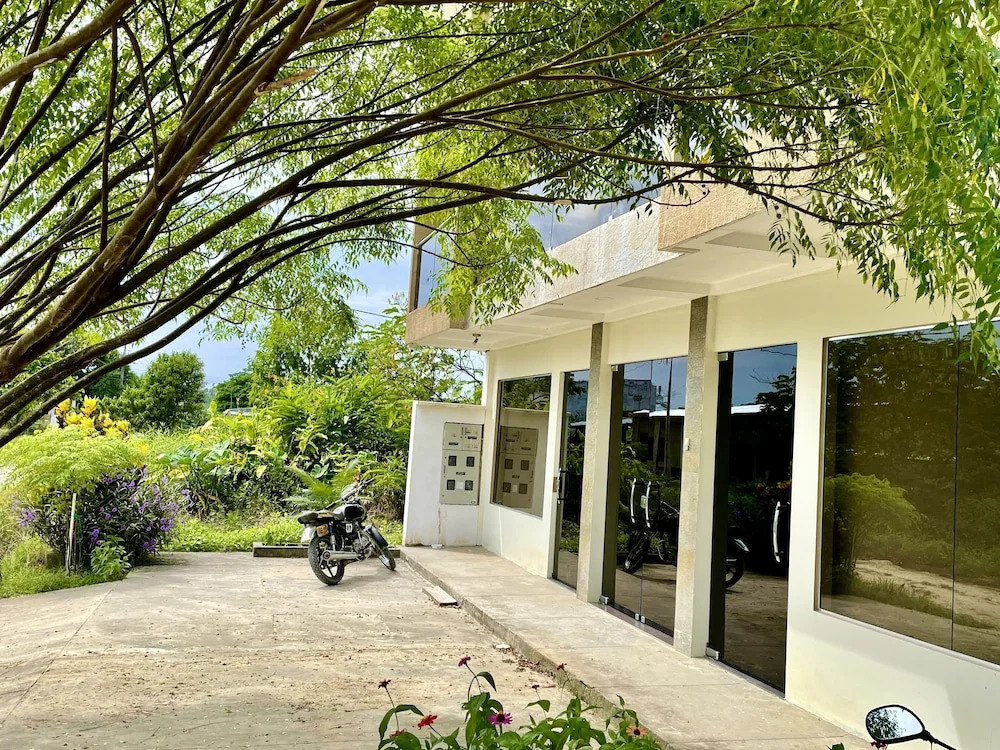 Hotel Zugi Inn