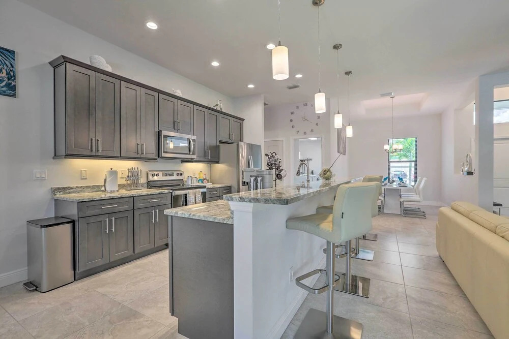 Private Saltwater Pool: Spacious Cape Coral Villa