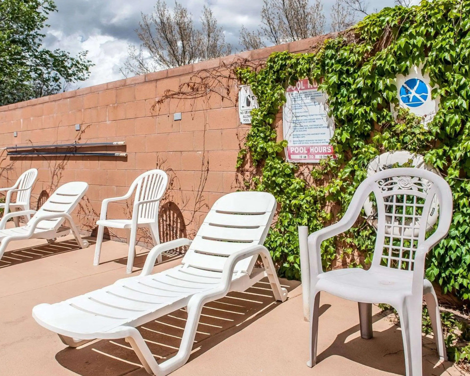 Econo Lodge Inn & Suites Santa Fe South