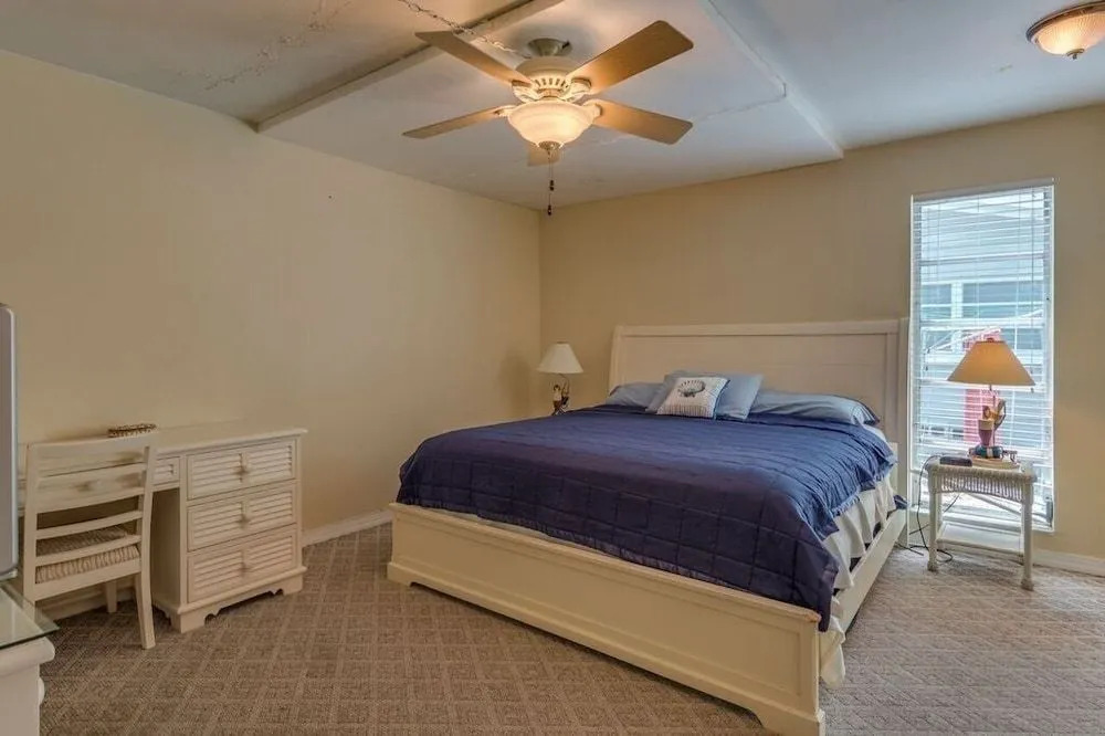Anchors Away 1 Bedroom Condo by Redawning