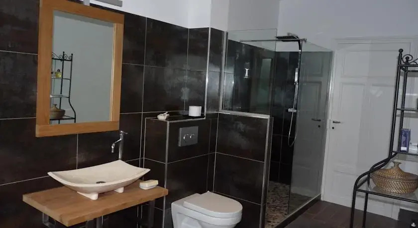 Chambres dHôtes de luxe Côté Parc-Côté Jardin avec parking privé gratuit