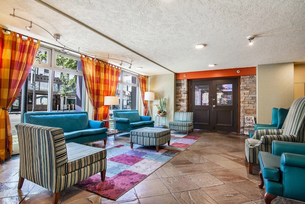 Howard Johnson Hotel by Wyndham Vancouver Downtown