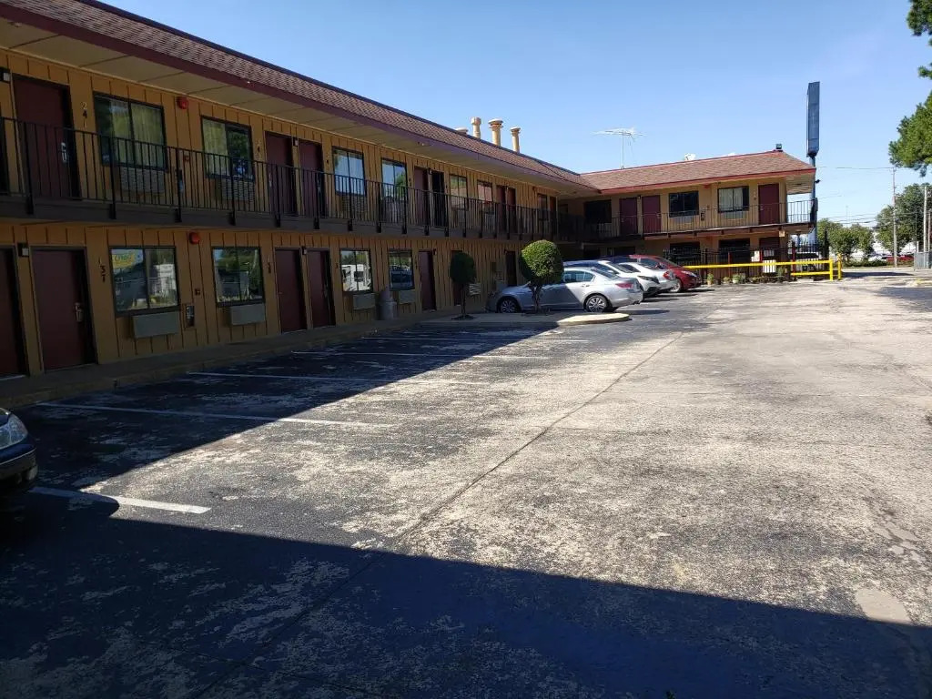 Super 7 Inn