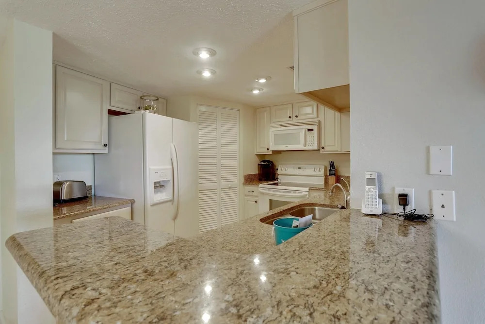 Land's End 208 Building 1 Bay Views / Updated 2 Bdrm Condo!