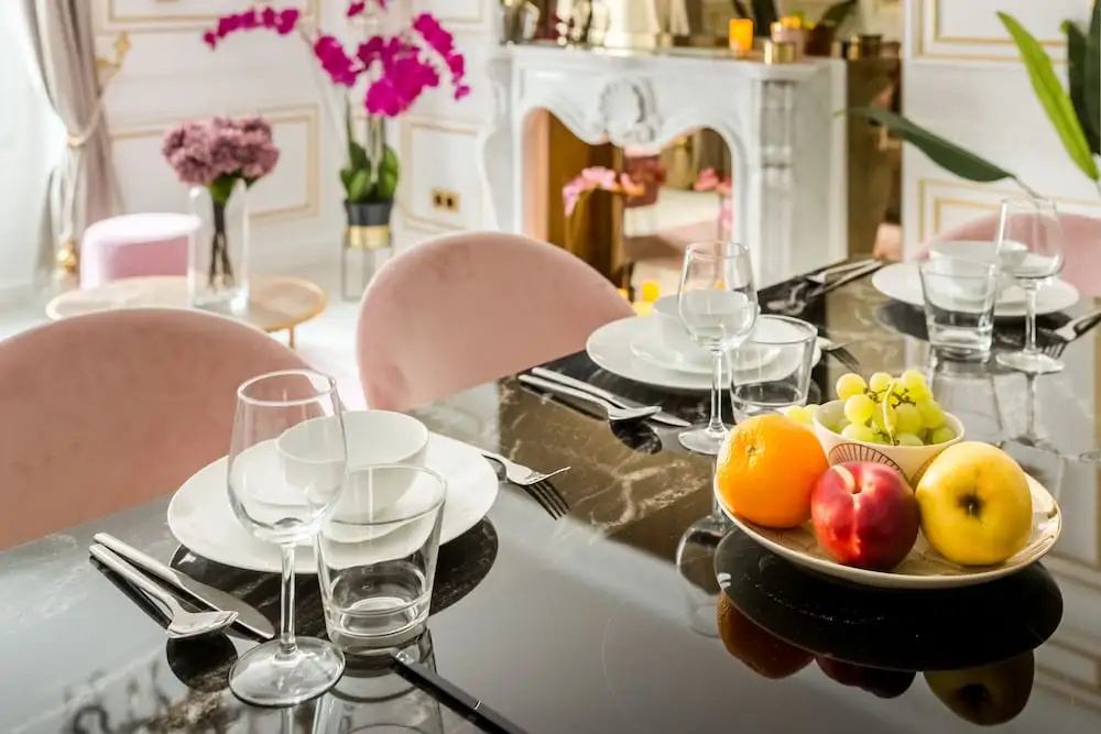 Luxury 2 Bedroom Apartment  Eiffel Tower