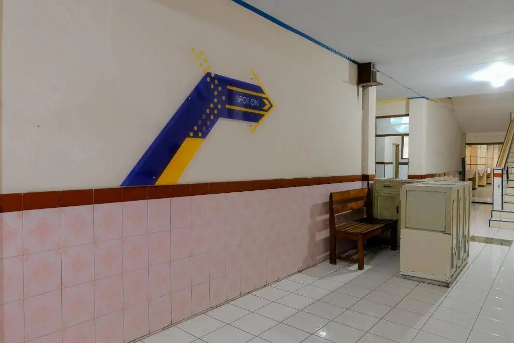 Hotel Dewi near GOR Merdeka Jombang Mitra RedDoorz