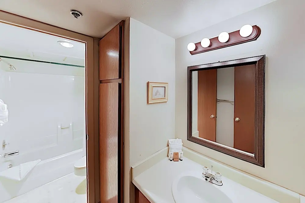 Powder Pointe W/ Hot Tub - Walk To Lifts! 1 Bedroom Condo
