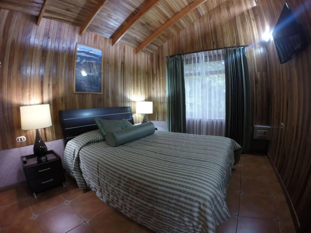 Los Pinos Cabins & Reserve