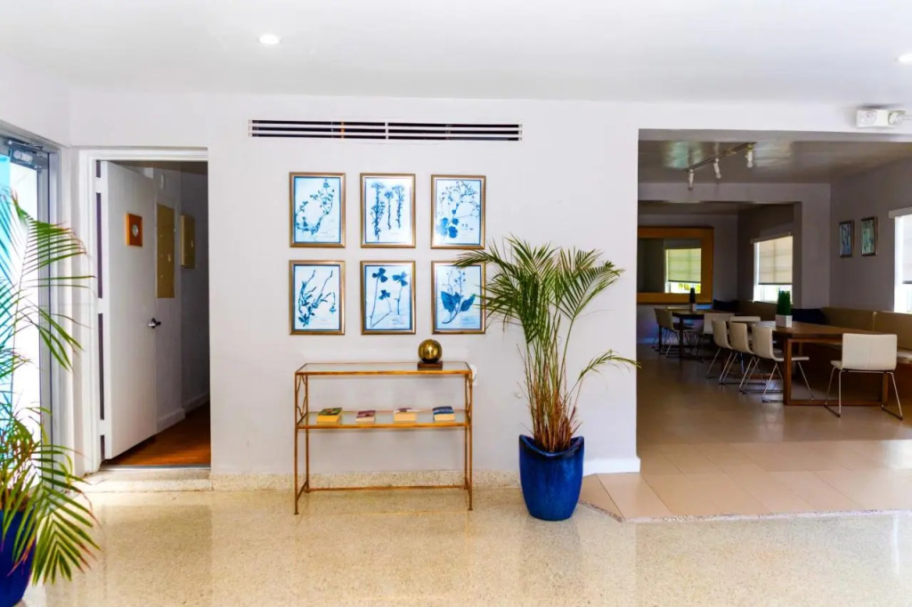 Aqua Hotel & Suites