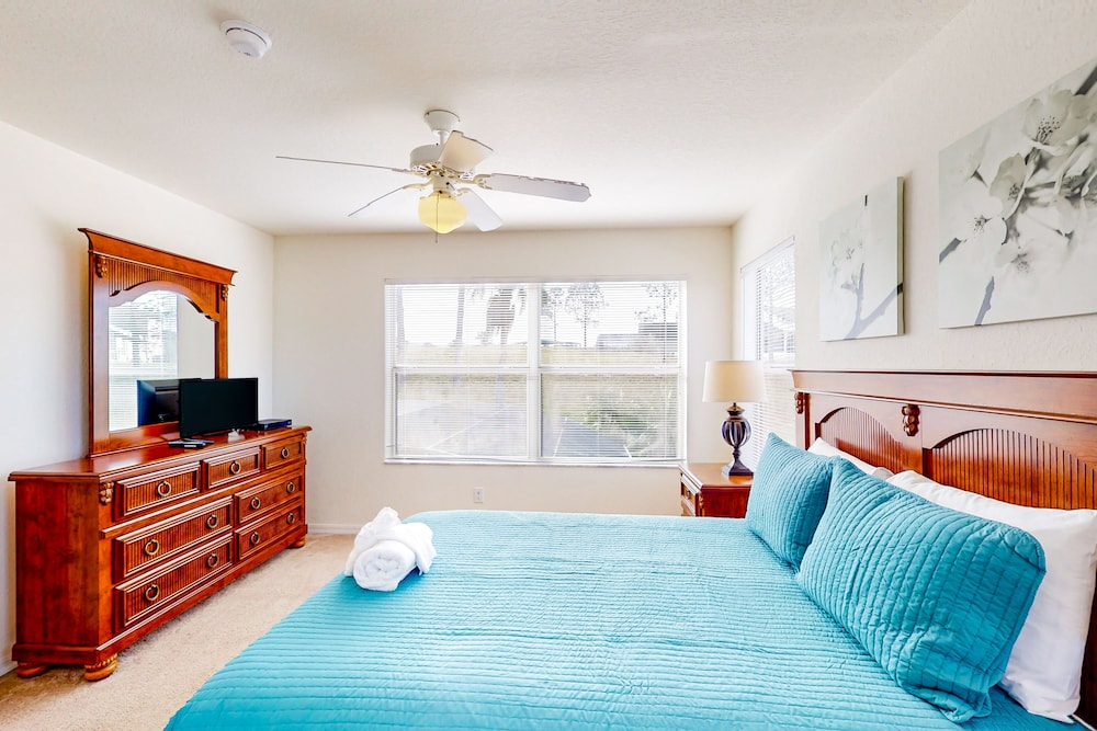 Spacious Home in a Great Neighborhood With Enclosed Pool & AC - Dog-friendly