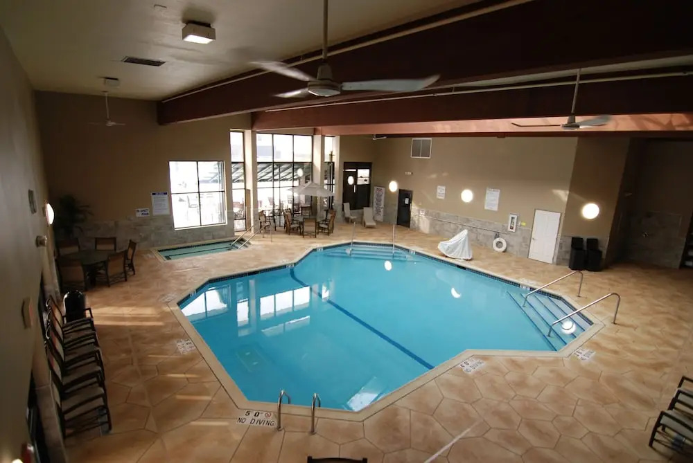 Express Suites Riverport Inn & Suites